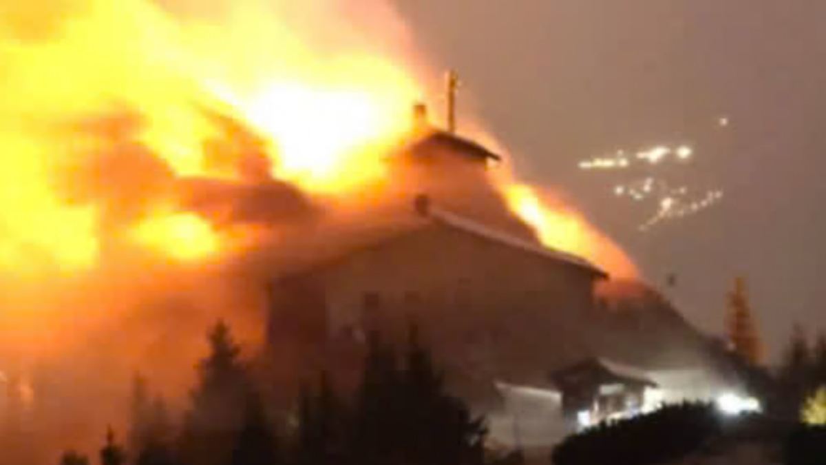 Feuerwehr-Einsatz läuft noch: Hitlers früheres Teehaus am Obersalzberg brennt